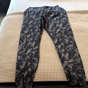 Women’s Nike Black and Gray Patterned Leggings